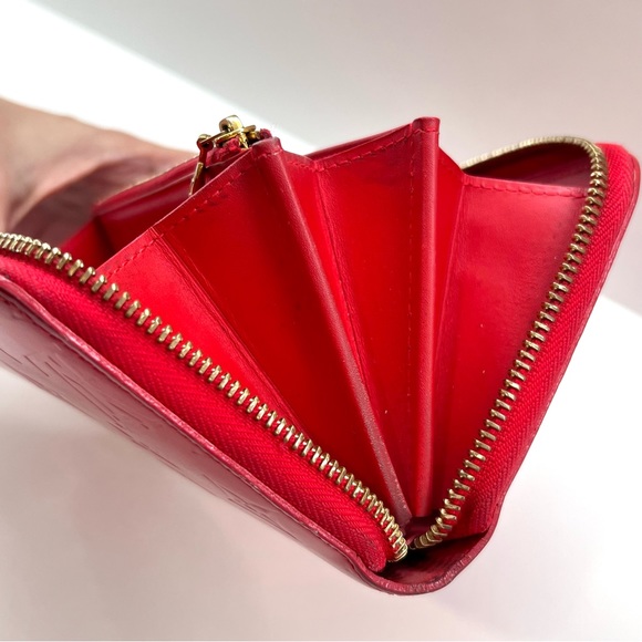 LOUIS VUITTON Vernis wallet - Picture 6 of 12